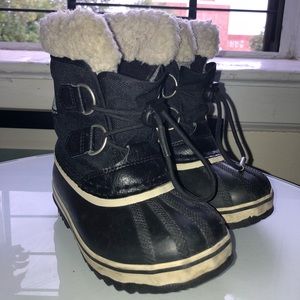 Sorel kids snow boots size 10